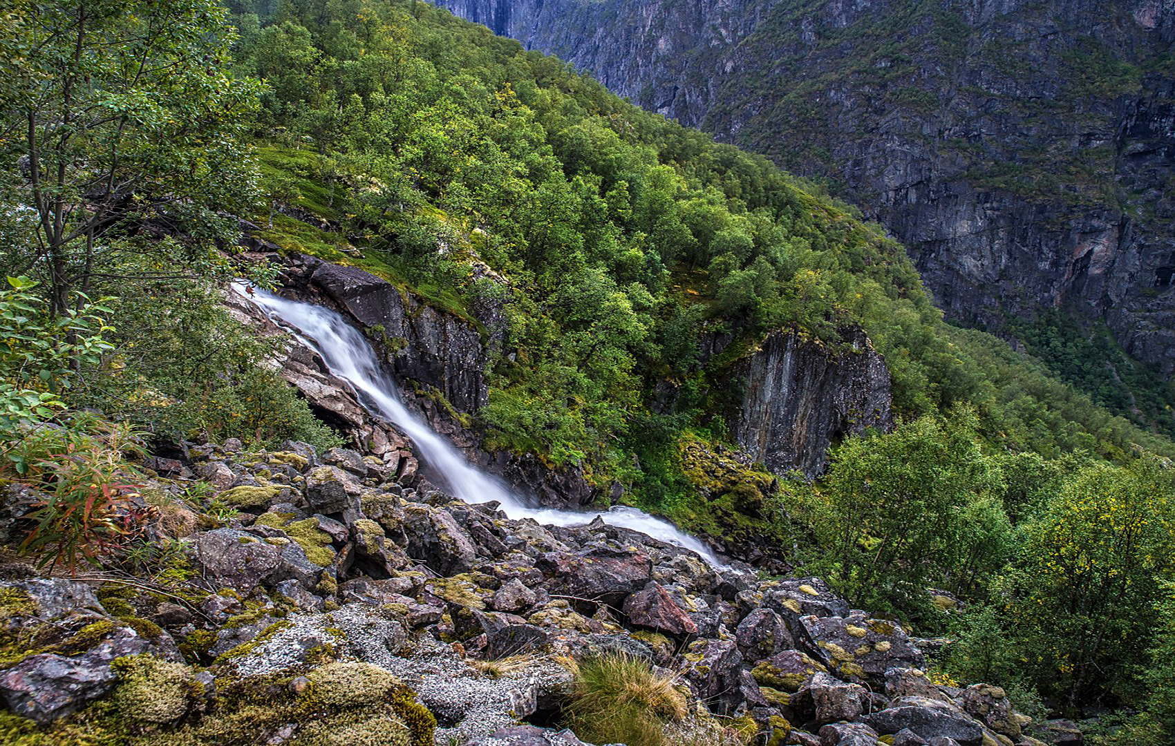 _8290144 Watervalletje H´vidda Noorwegen 2_1440x1080-1