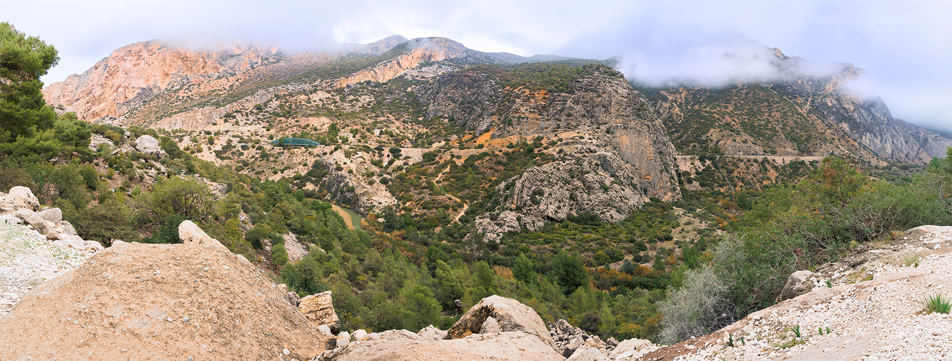 IMG_6158-Pano-Camito del Rey uitzicht 1080PX sRGB