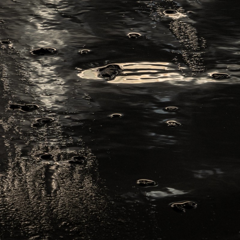 Reflecties boven het zand